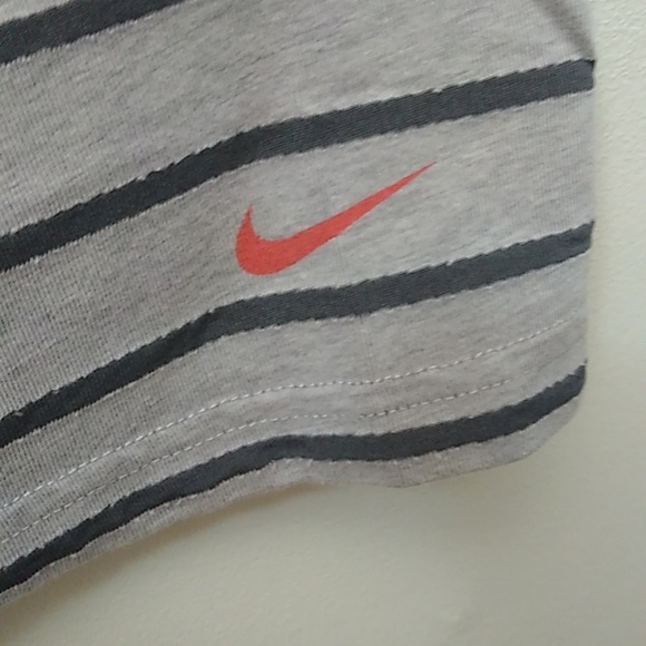 🎉HP🎉Nike Get It Girl Striped S/S Tee, Gray, M, NWT - Picture 3 of 7